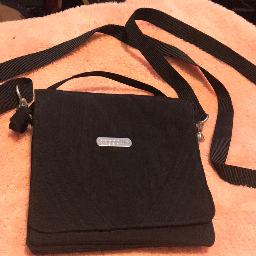 Cross body baggallini bag